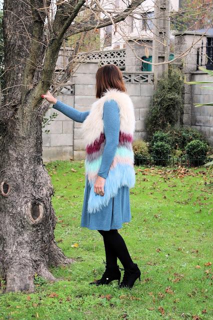 MIS LOOKS - VESTIDA DE AZUL CON PUNTO Y APARTE