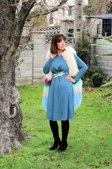 MIS LOOKS - VESTIDA DE AZUL CON PUNTO Y APARTE