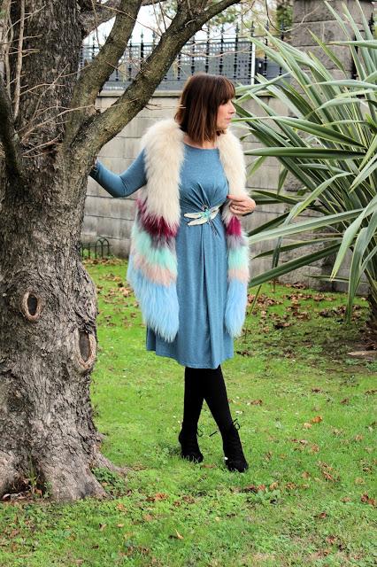 MIS LOOKS - VESTIDA DE AZUL CON PUNTO Y APARTE