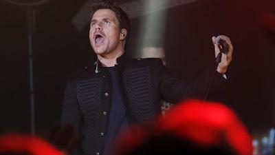 DANI MARTÍN Y RAPHAEL - Que bonita la vida (Especial Navidad Dani Martín) 2016 DANI MARTÍN Y RAPHAEL - Que bonita la vida (Especial Navidad Dani Martín) 2016