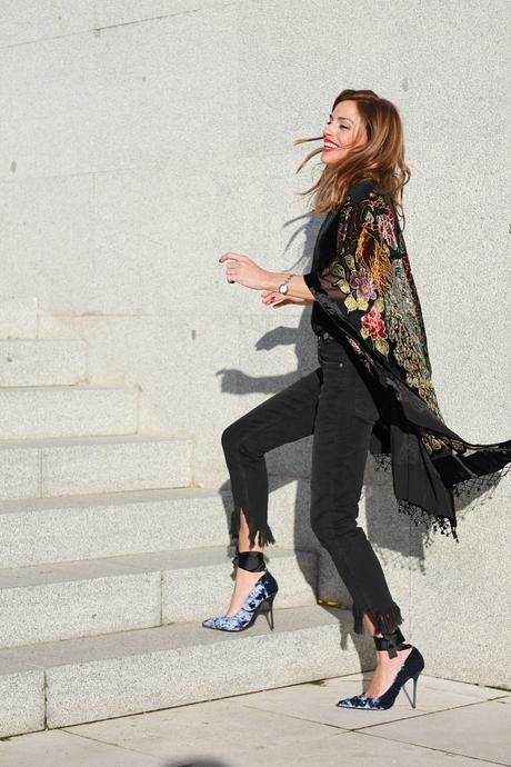 kimono y batín con flared jeans