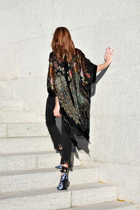 kimono y batín con flared jeans