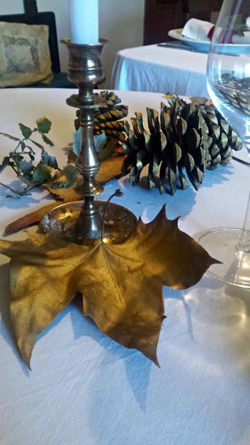 La decoración de la mesa de Navidad y del día de San Esteban La decoración de la mesa de Navidad y del día de San Esteban