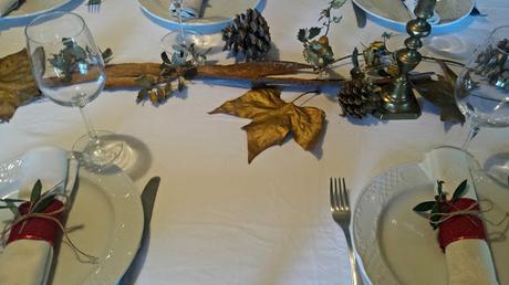 La decoración de la mesa de Navidad y del día de San Esteban La decoración de la mesa de Navidad y del día de San Esteban