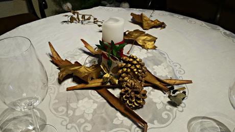 La decoración de la mesa de Navidad y del día de San Esteban La decoración de la mesa de Navidad y del día de San Esteban