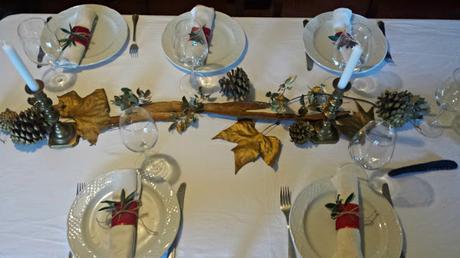 La decoración de la mesa de Navidad y del día de San Esteban La decoración de la mesa de Navidad y del día de San Esteban