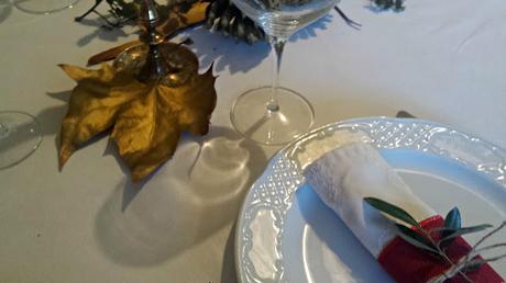 La decoración de la mesa de Navidad y del día de San Esteban La decoración de la mesa de Navidad y del día de San Esteban