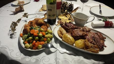 La decoración de la mesa de Navidad y del día de San Esteban La decoración de la mesa de Navidad y del día de San Esteban