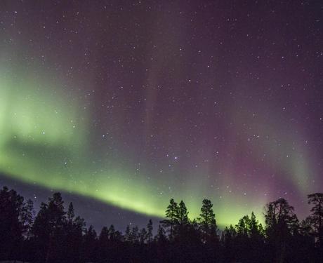 ✨Vídeo de una aurora pulsando sobre Islandia ✨Vídeo de una aurora pulsando sobre Islandia