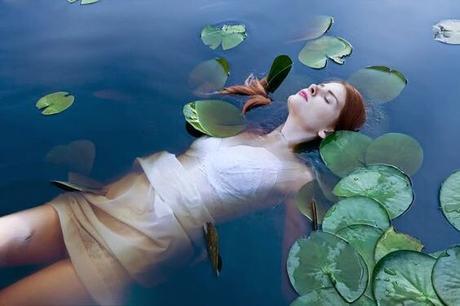 Vive lentamente, si quieres vivir de verdad mujer nenúfares