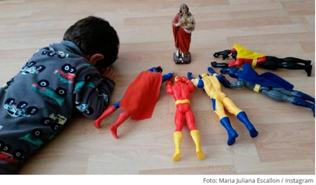 JESÚS Y LOS SUPER HÉROES EN FOTO VIRAL GRACIAS UN TIERNO NIÑO JESÚS Y LOS SUPER HÉROES EN FOTO VIRAL GRACIAS UN TIERNO NIÑO