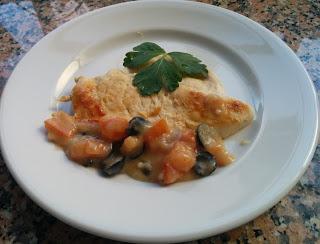 PECHUGAS DE POLLO CON SALSA DE ACEITUNAS Y ANCHOAS PECHUGAS DE POLLO CON SALSA DE ACEITUNAS Y ANCHOAS