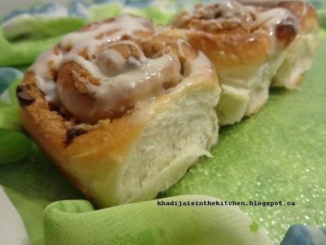 ROULÉS À LA CANNELLE ET AU BEURRE D’ARACHIDES / PEANUT BUTTER CINNAMON ROLLS / ESPIRALES DE CANELA Y MANTEQUILLA DE MANI/لفات القرفة بزبدة الفول السوداني