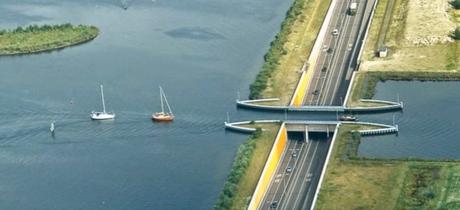 El sorprendente puente submarino en Holanda que parece una ilusión óptica puente holanda 1