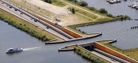 El sorprendente puente submarino en Holanda que parece una ilusión óptica puente holanda 3