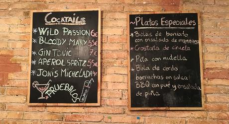 Atubola, comida redonda en el Raval Atubola, comida redonda en el Raval