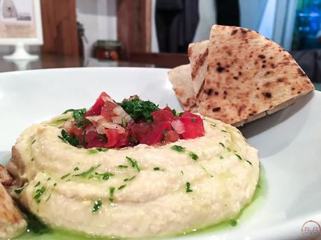 Atubola, comida redonda en el Raval Atubola, comida redonda en el Raval