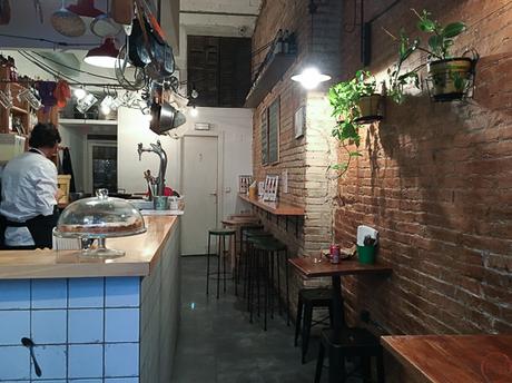 Atubola, comida redonda en el Raval Atubola, comida redonda en el Raval