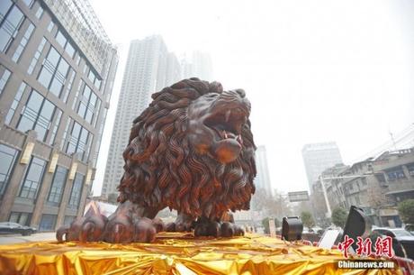 redwood-lion-sculpture4