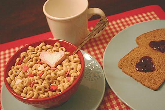 Ideas para decorar la mesa en San Valentín. como decorar una mesa de san valentin para un desayuno