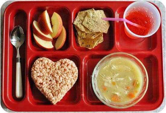 Ideas para decorar la mesa en San Valentín. decorar una mesa de san valentin en cualquier lugar