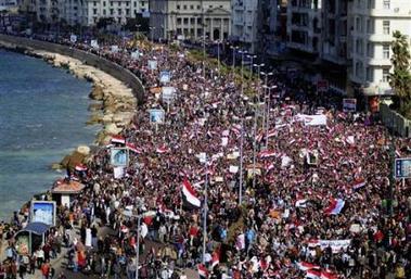 Al Yazira estima que ya hay dos millones de manifestantes en la plaza Tahrir (+ fotos último minuto)