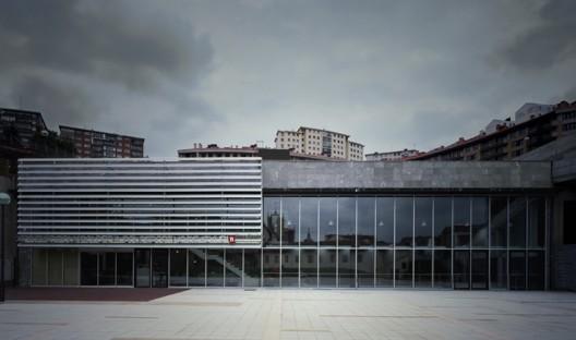 Polideportivo Atxuri / Ruiz – Cuevas Arquitectos