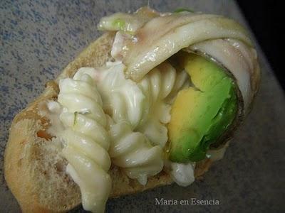 Montadito de boqueron con Machn Mac italiana y aguacate Montadito de boqueron con Machn Mac italiana y aguacate