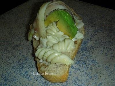 Montadito de boqueron con Machn Mac italiana y aguacate Montadito de boqueron con Machn Mac italiana y aguacate