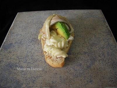 Montadito de boqueron con Machn Mac italiana y aguacate Montadito de boqueron con Machn Mac italiana y aguacate
