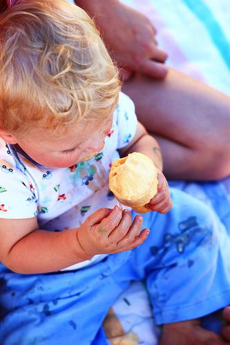 Incorporar alimentos en forma precóz al bebé incrementa riesgos de obesidad