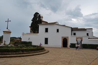 Un monasterio, un sueño, un terremoto y una Historia. Un monasterio, un sueño, un terremoto y una Historia.