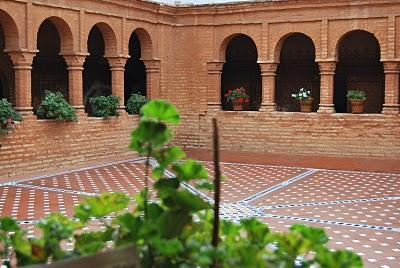 Un monasterio, un sueño, un terremoto y una Historia. Un monasterio, un sueño, un terremoto y una Historia.