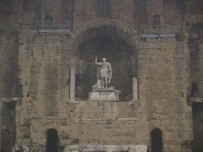 Patrimonio de la Humanidad: De la Galia romana a la ciudad de los Papas.