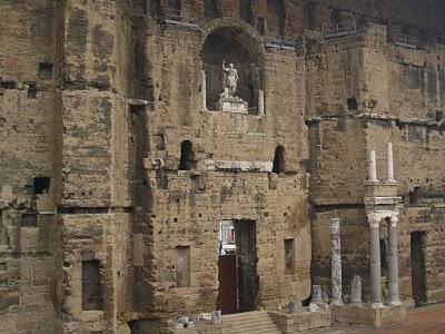 Patrimonio de la Humanidad: De la Galia romana a la ciudad de los Papas.