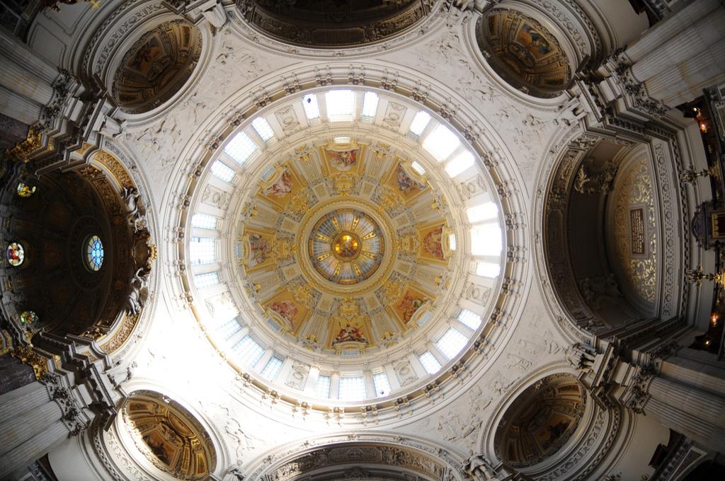 Un Domingo con Amigos: Instantáneas de Berlín, Praga y Viena Un Domingo con Amigos: Instantáneas de Berlín, Praga y Viena