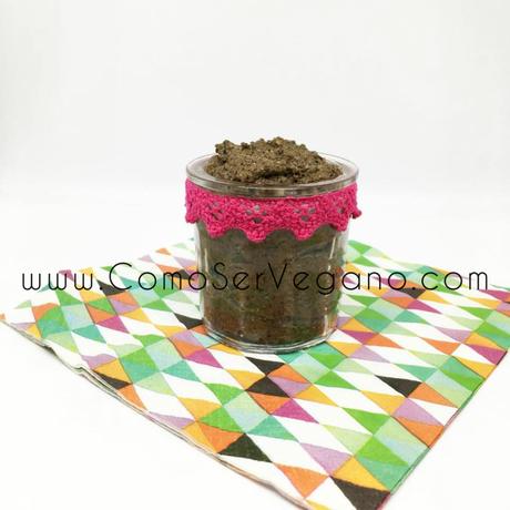 Pâté ahumado de aceitunas negras con anacardos