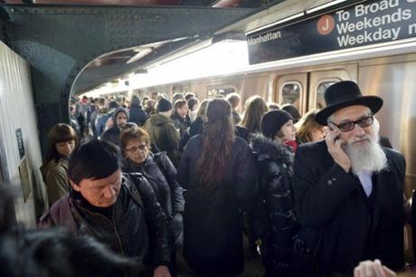 Al menos 76 heridos al accidentarse un tren suburbano en Brooklyn #EEUU #NY