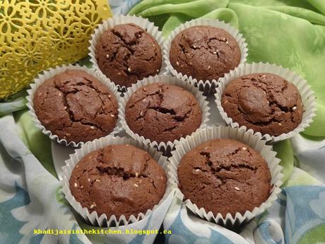 PETITS GÂTEAUX AU CHOCOLAT ET AUX GRAINES DE SÉSAME / CHOCOLATE SESAME SEEDS CUPCAKES / CUPCAKES CON CHOCOLATE Y SEMILLAS DE SESAMO /كاب كيك الشكولاته و بذور السمسم / PETITS GÂTEAUX AU CHOCOLAT ET AUX GRAINES DE SÉSAME / CHOCOLATE SESAME SEEDS CUPCAKES / CUPCAKES CON CHOCOLATE Y SEMILLAS DE SESAMO /كاب كيك الشكولاته و بذور السمسم /