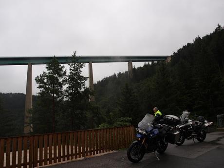 Europabrücke o Puente de Europa en Innsbruck.