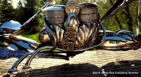 Espectaculares motocicletas hechas exclusivamente con cucharas dobladas