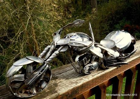Espectaculares motocicletas hechas exclusivamente con cucharas dobladas