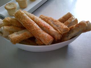 Palitos de masa filo rellenos / Filled dough sticks
