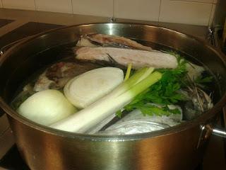 Que es un fumet y como prepararlo / What is a fumet and how to prepare it? Que es un fumet y como prepararlo / What is a fumet and how to prepare it?