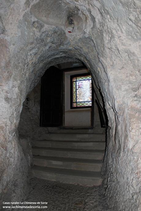 Soria y Tierras Altas: San Pedro Manrique, Ruta de las Icnitas, Acebal de la Garagüeta soria ermita san saturio cueva vidrierasoria ermita san saturio cueva vidriera