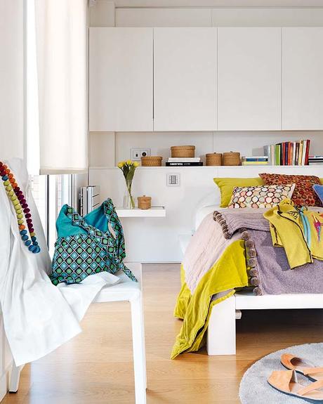 DECO | Blanco con toques de color en un piso español DECO | Blanco con toques de color en un piso español