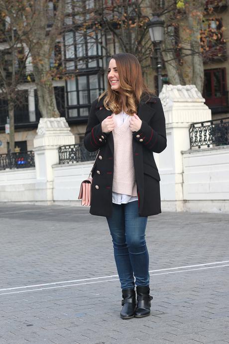 Outfit en navy y rosa para invierno