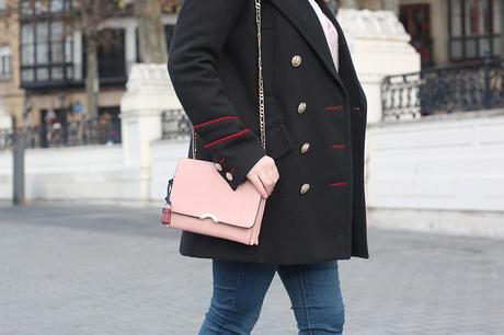 Outfit en navy y rosa para invierno