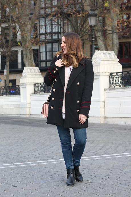 Outfit en navy y rosa para invierno