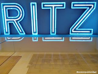 La Ciudad Gráfica: Homenaje a los Rótulos Comerciales La Ciudad Gráfica: Homenaje a los Rótulos Comerciales